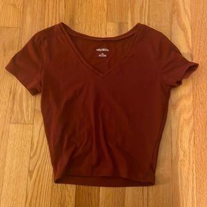 Maroon t shirt.